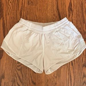 Lululemon Hotty Hot Short LR 2.5" Size 4 Pale Pink